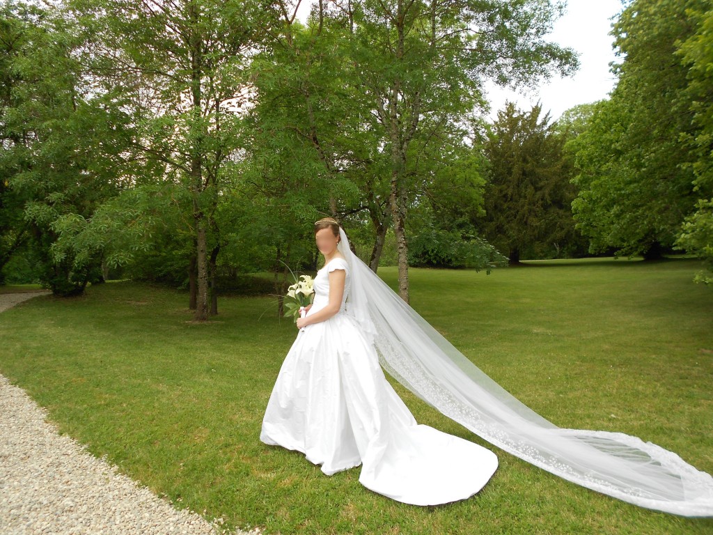 Voile dentelle ancien diadème mariage