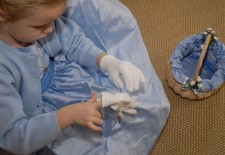 Cortège Perrine: Robes de soie bleue à encolures carrées