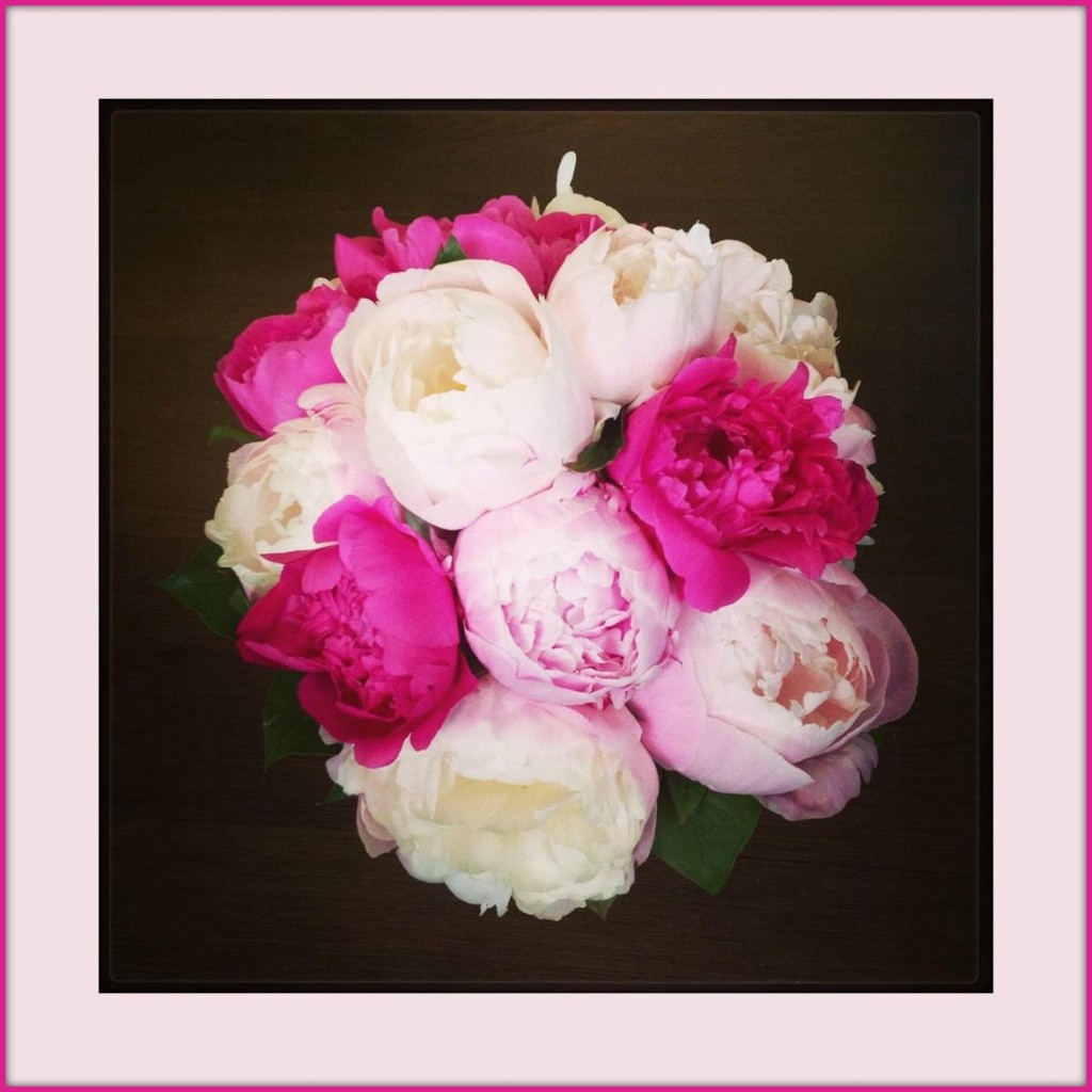 Bouquet de mariée d’Alexandra: dégradé de pivoines roses