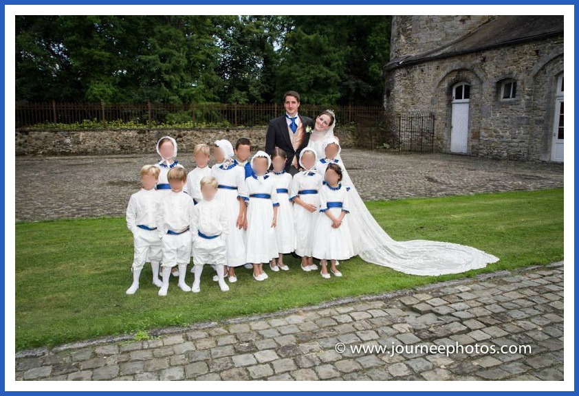 Cortège Clotilde: bleu et or, bonnets lorrains