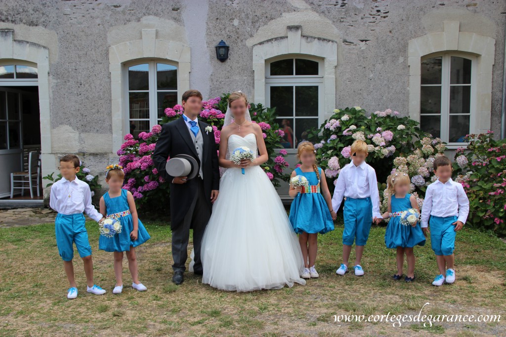 Cortège Bertille: robe boule turquoise et ceinture à pois