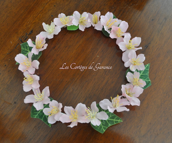 Couronne rose fleurs cerisiers lierre - copie 2