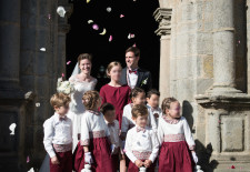 Cortège Alexandra: Robes bicolores bordeaux et ivoire